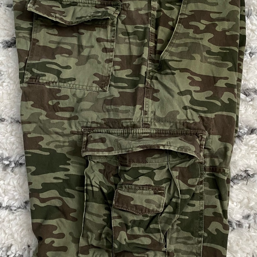 New cargo shorts size 36 - Picture 3 of 5